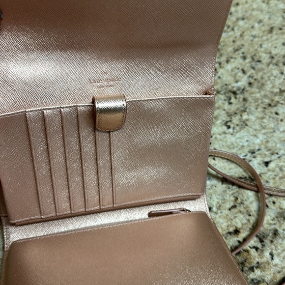 Kate Spade cross body rose gold purse snaps closed with cc spaces and zip pocket - Picture 2 of 3